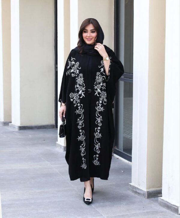 مانتو عبایی گلدوزی نقره ای